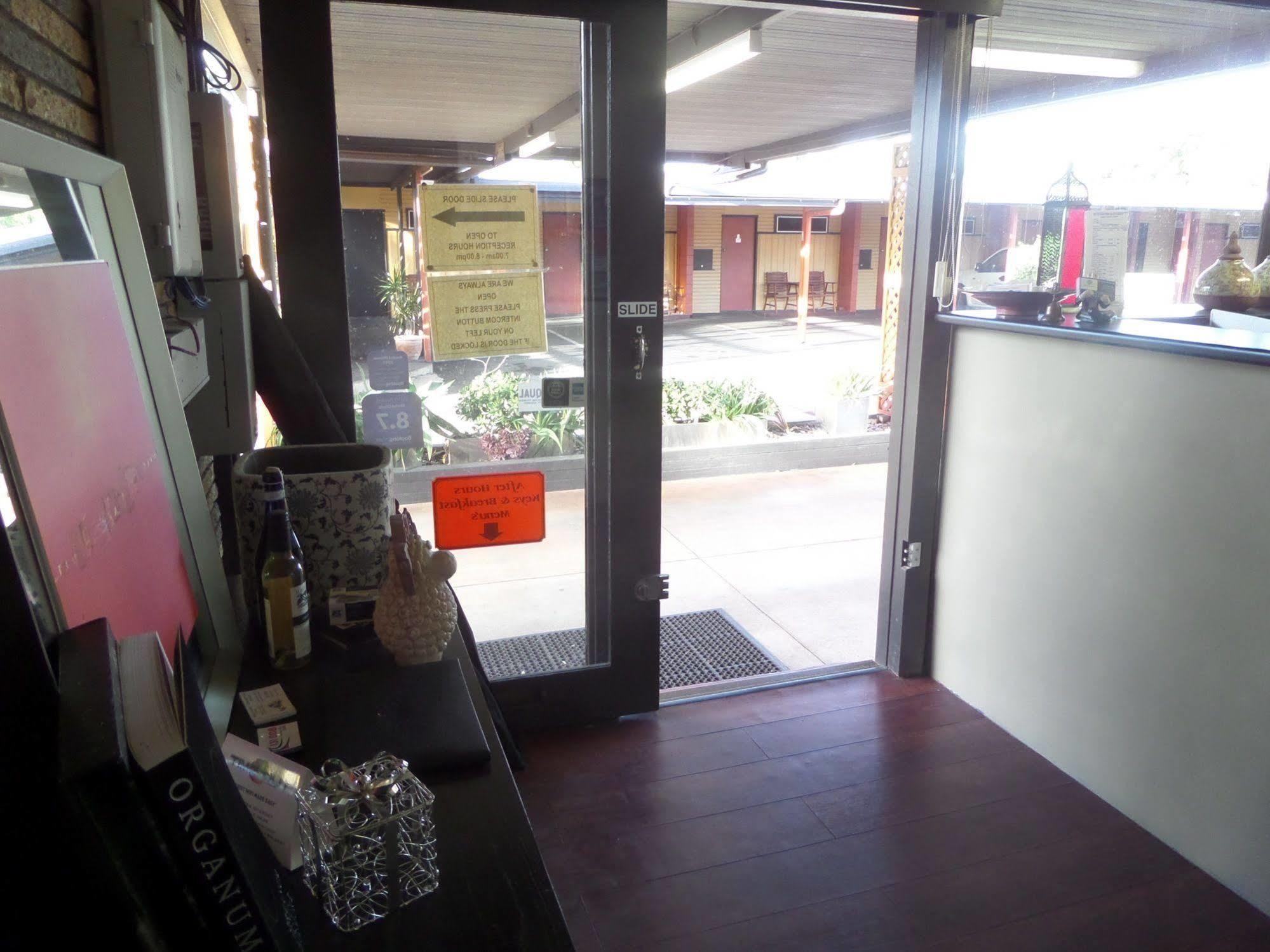 Motel Oasis Kingaroy Kültér fotó